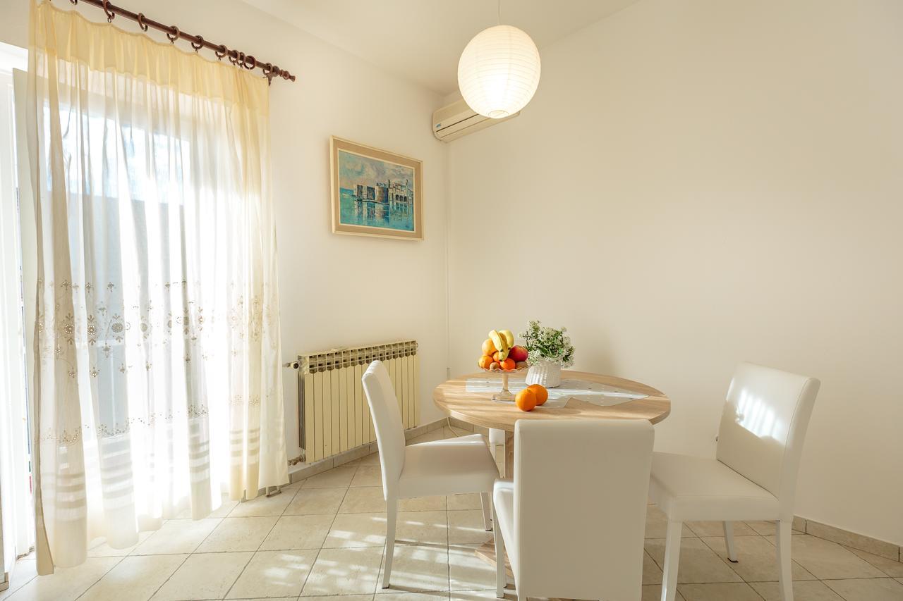 Music Apartment دوبروفينك المظهر الخارجي الصورة