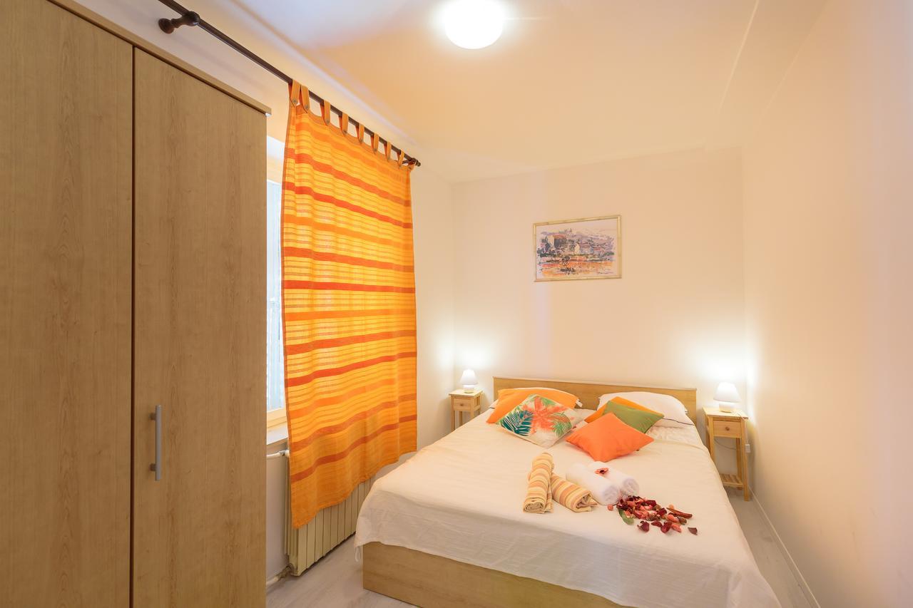 Music Apartment دوبروفينك المظهر الخارجي الصورة