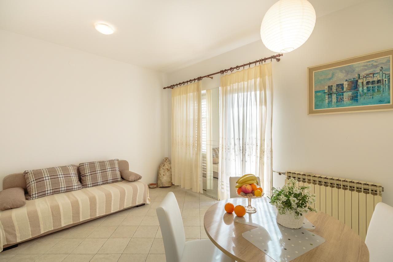 Music Apartment دوبروفينك المظهر الخارجي الصورة